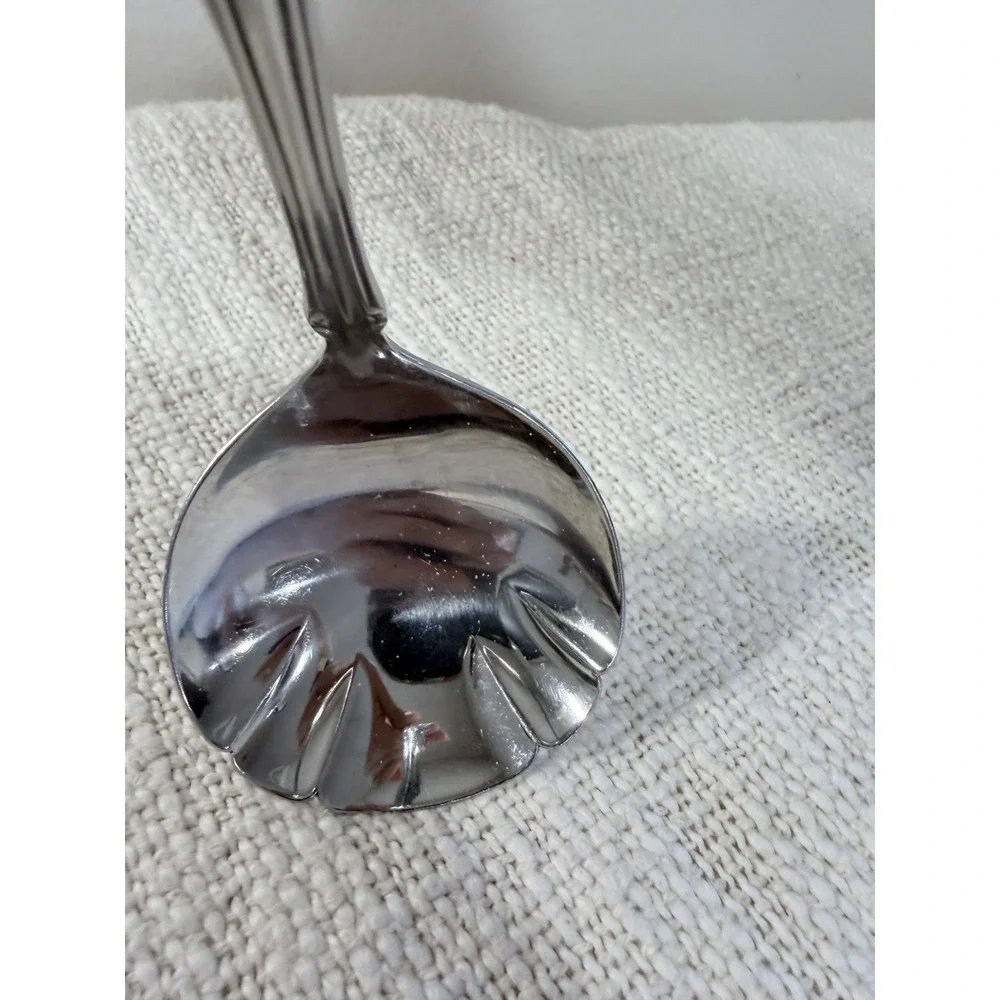 Gravy Ladle Oneida LOUISIANA  flatware stainless  Community